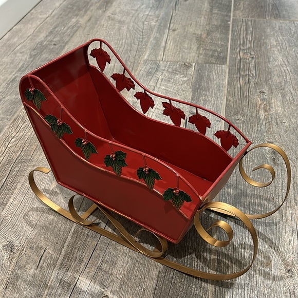 Vintage Christmas Santa sled with holly siding - Picture 10 of 14